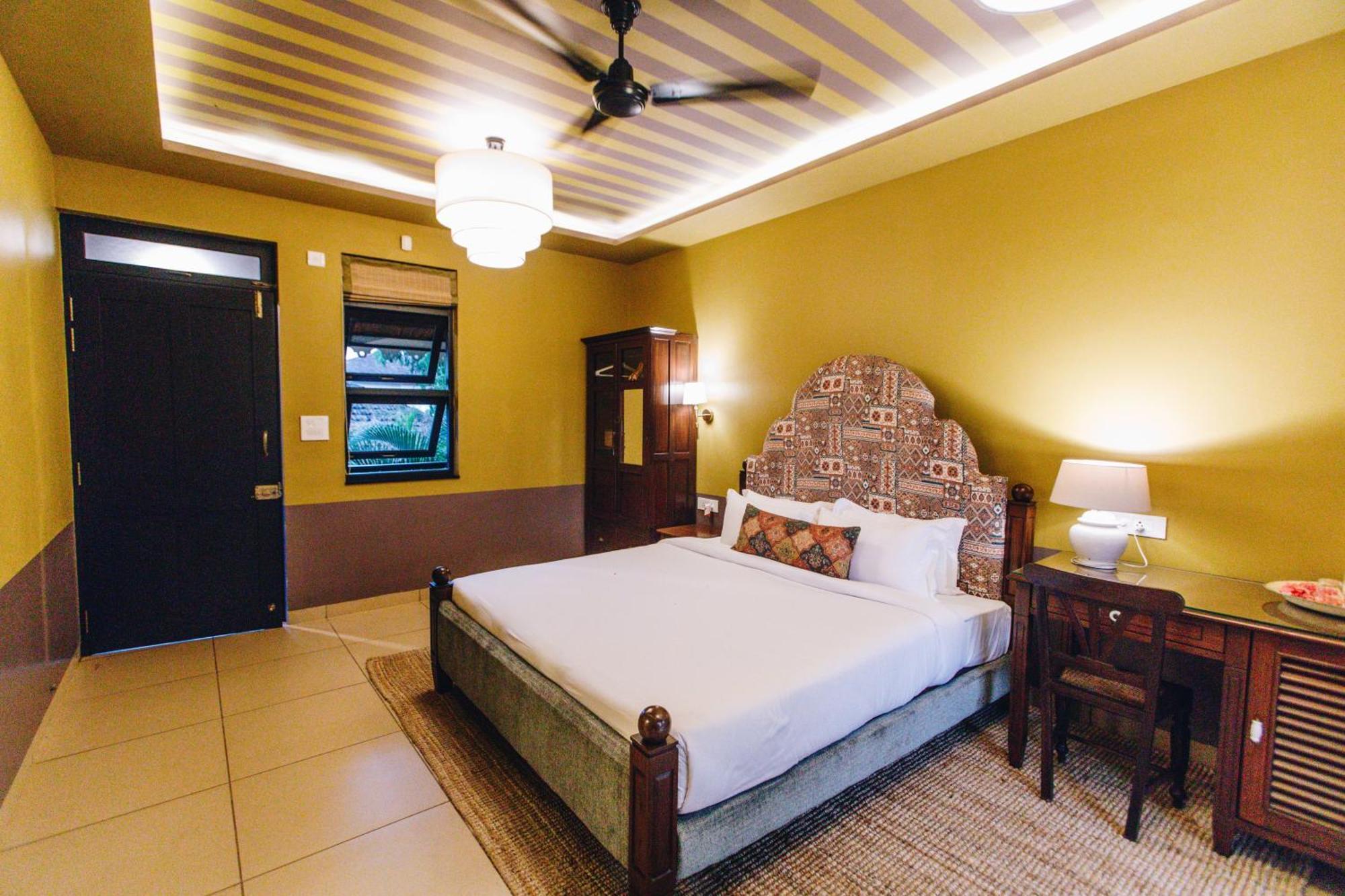 The Project Cafe Hotel Aldona Bagian luar foto