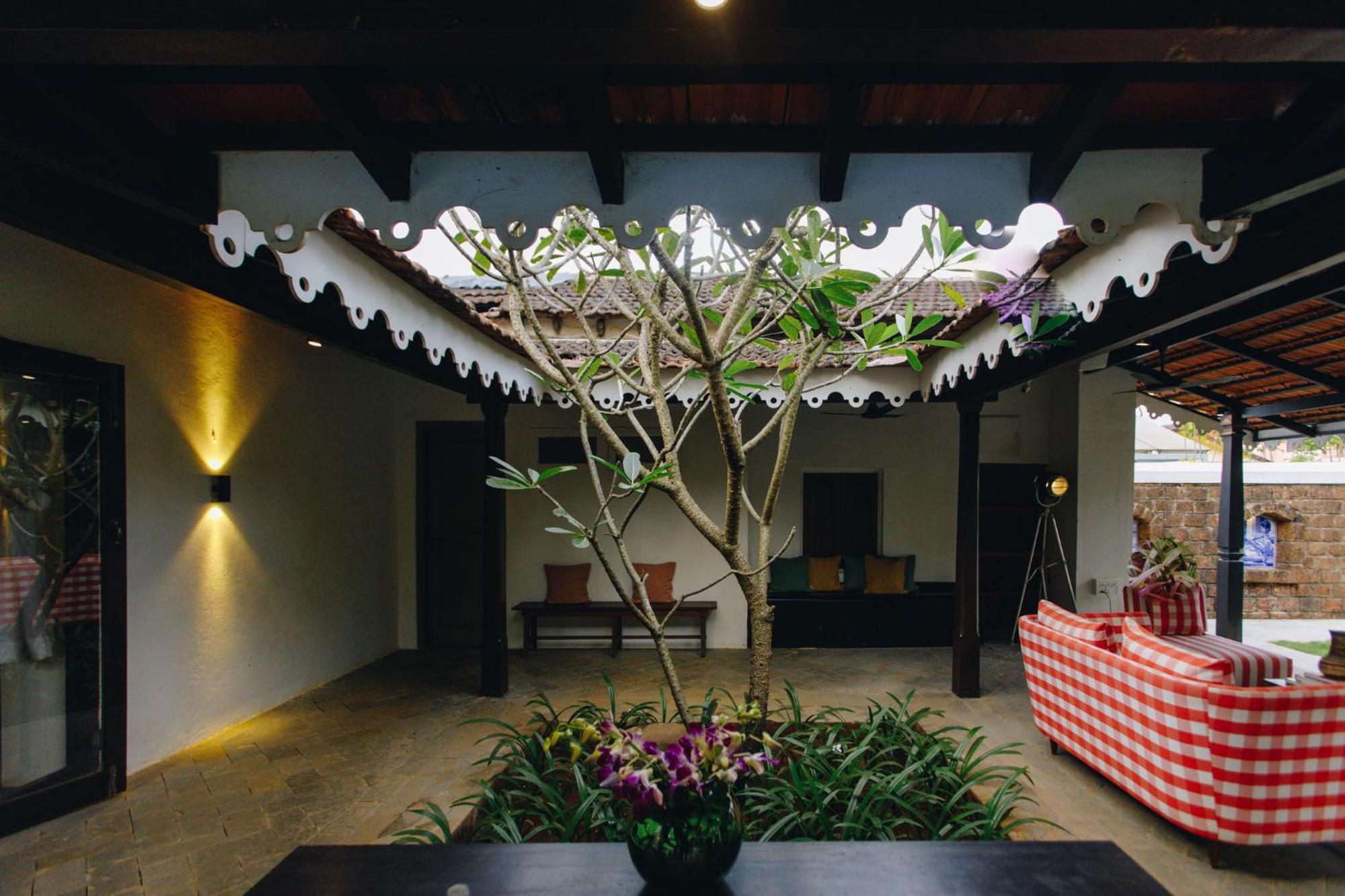 The Project Cafe Hotel Aldona Bagian luar foto