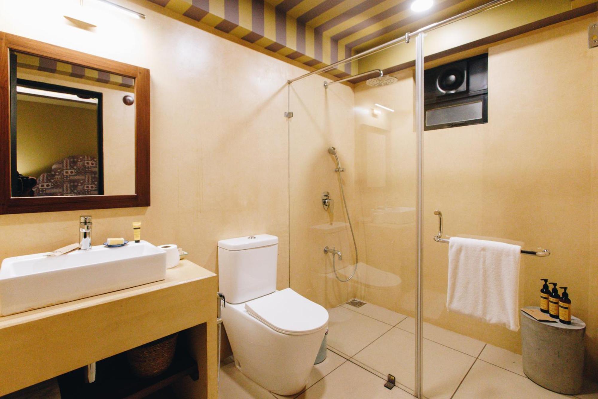 The Project Cafe Hotel Aldona Bagian luar foto
